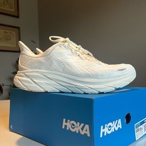 Like New in Box Hoka Clifton 8 (white)